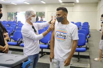 Vinte e uma cidades do Piauí já estão vacinando adolescentes de 12 a 17 anos