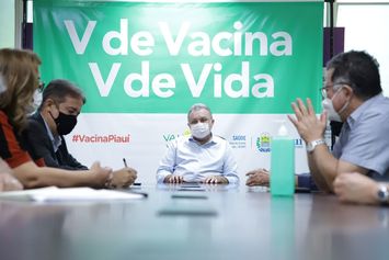 Florentino Neto discute com o MEC implantação de residência médica em Picos