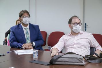 COE libera uso de máscaras em cidades com 60% das pessoas vacinadas com dose reforço