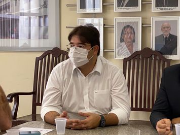  Secretário Neris Júnior visita instalações do Hospital Getúlio Vargas
