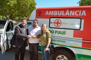 Município de Lagoa do Piauí recebe ambulância da Sesapi