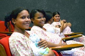 Maternidade Evangelina Rosa vira referência nacional no Método Canguru