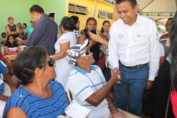 Francisco Costa acompanha Olhar Bem em São Pedro