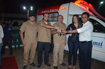 Saúde entrega ambulância em Piripiri