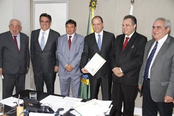 Wellington consegue R$ 3 milhões para Hospital de Parnaíba em audiência com ministro da Saúde