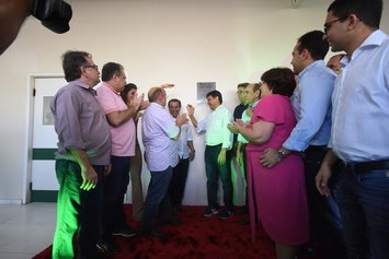 Governador inaugura reforma de hospital em Água Branca